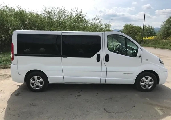 Renault Trafic cena 84600 przebieg: 193000, rok produkcji 2014 z Bielawa małe 121
